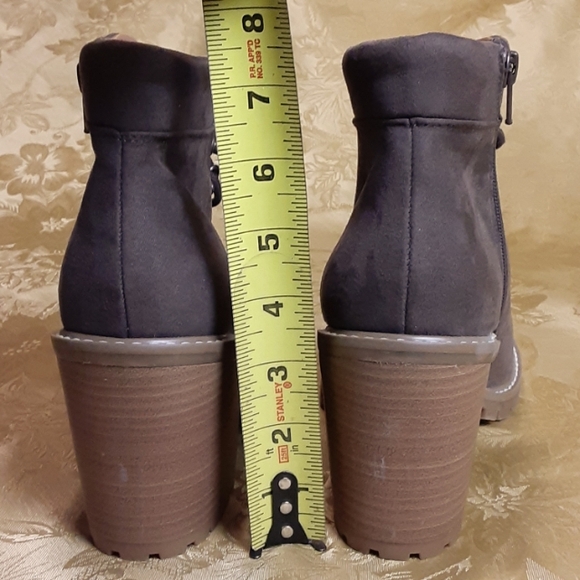 UNIVERSAL TREAD Faux Leather Lace Up High Chunky Heel Ankle Booties Size 9 Brown - Picture 1 of 10